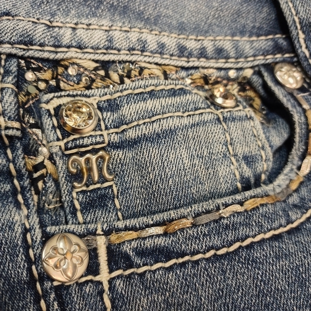 Miss Me Signature Women's Blue Crop Distressed Rhinestones Jeans Size 29 - Picture 8 of 13